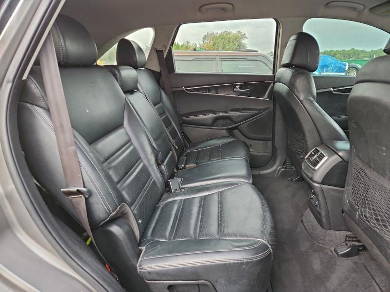 Фото 11 - KIA SORENTO