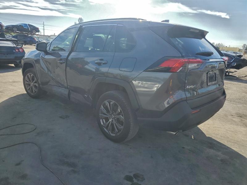 Фото 2 - TOYOTA RAV4