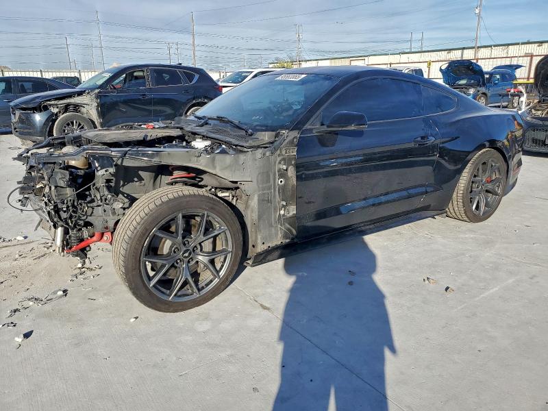 Фото 1 - FORD MUSTANG