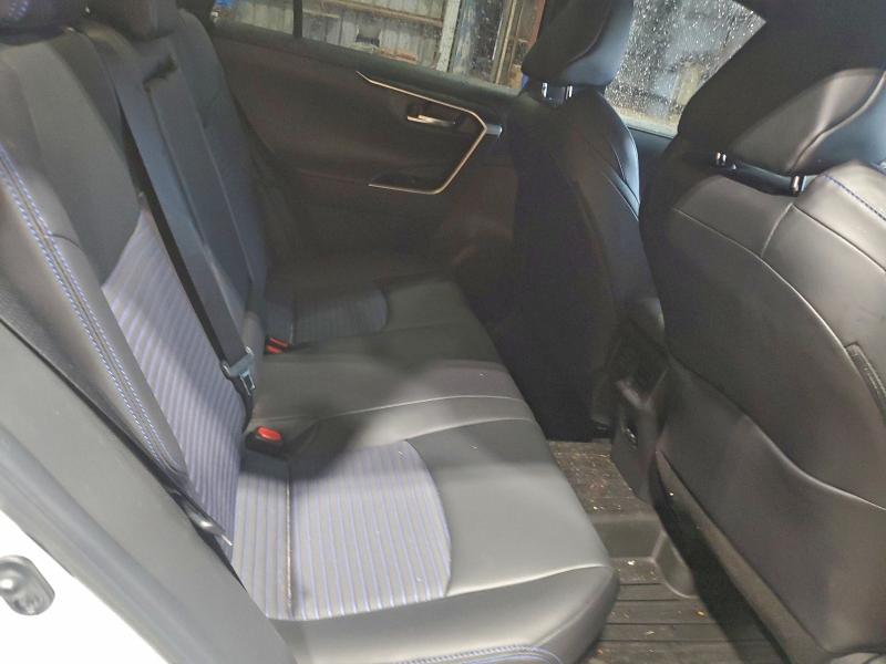 Фото 10 - TOYOTA RAV4