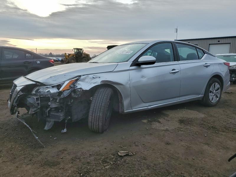 Фото 1 - NISSAN ALTIMA