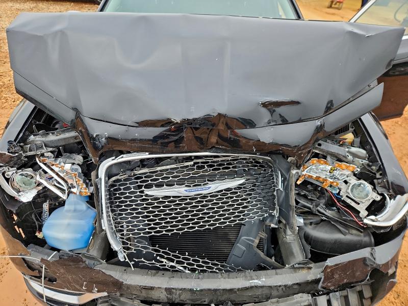 Фото 11 - CHRYSLER 300