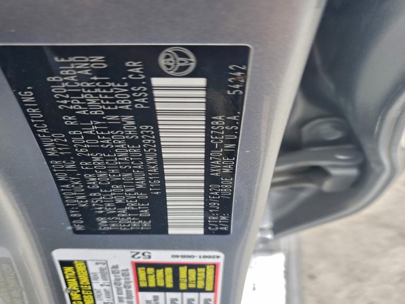 Фото 13 - TOYOTA CAMRY