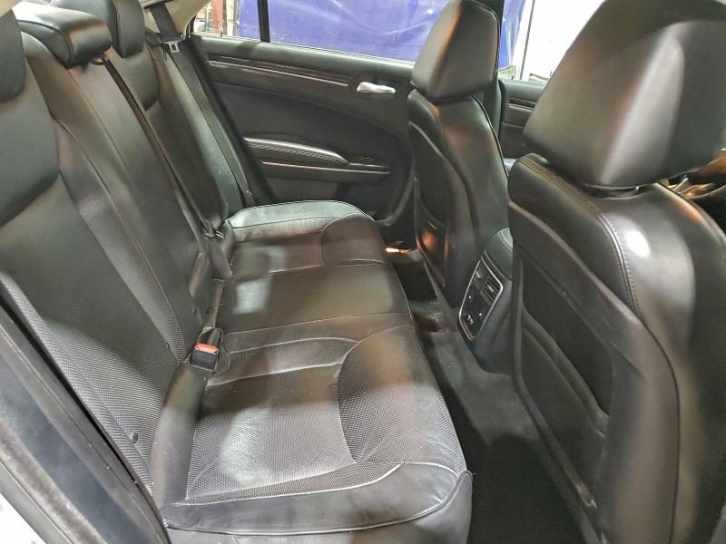 Фото 10 - CHRYSLER 300