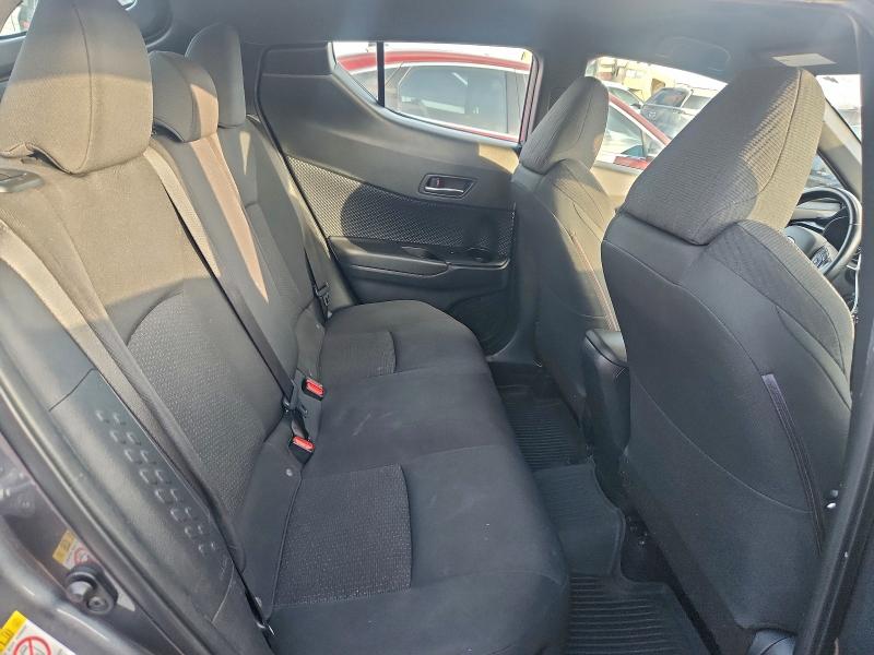 Фото 11 - TOYOTA C-HR