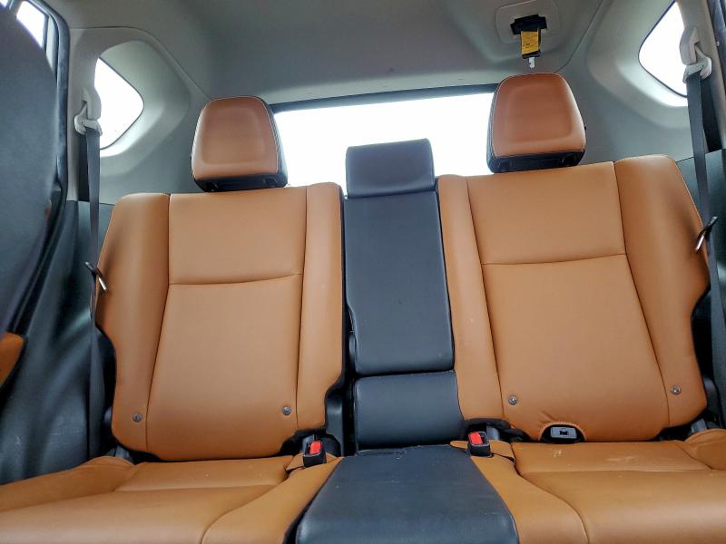 Фото 10 - TOYOTA RAV4