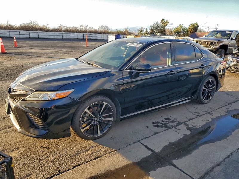 Фото 1 - TOYOTA CAMRY