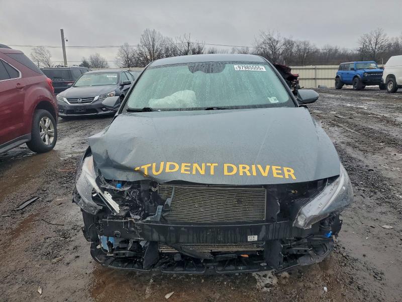 Фото 5 - HYUNDAI ELANTRA