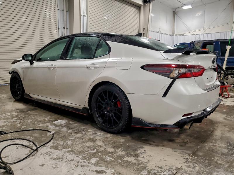 Фото 2 - TOYOTA CAMRY