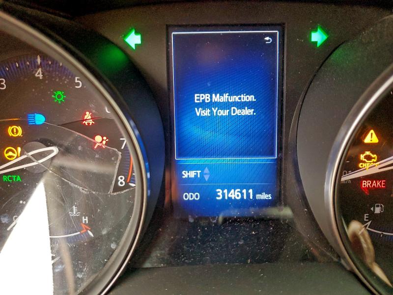 Фото 9 - TOYOTA C-HR