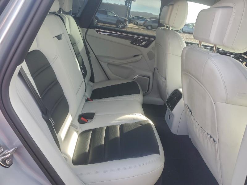 Фото 10 - PORSCHE MACAN