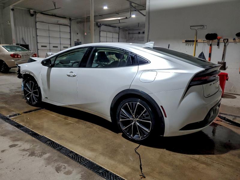 Фото 2 - TOYOTA PRIUS