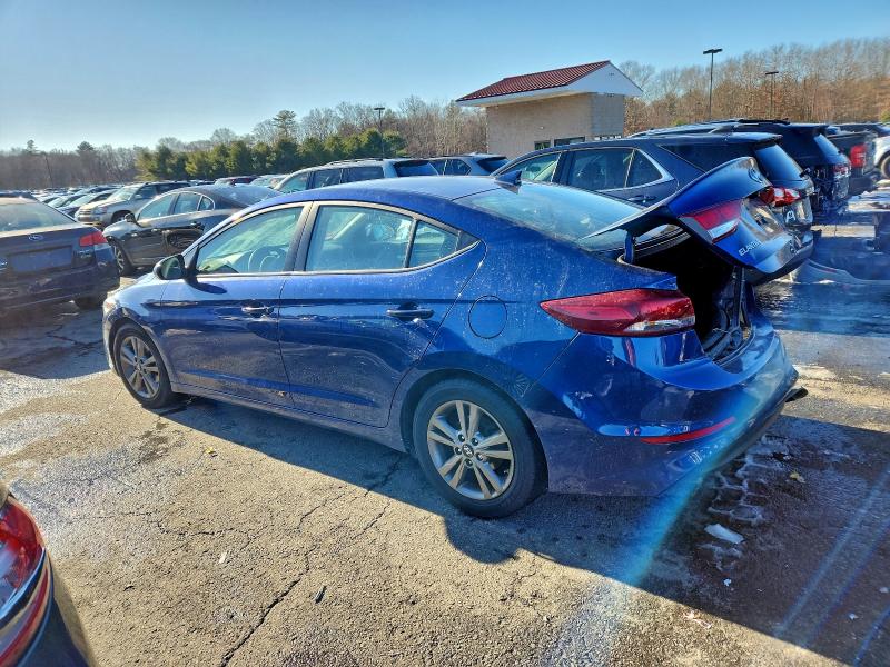 Фото 2 - HYUNDAI ELANTRA