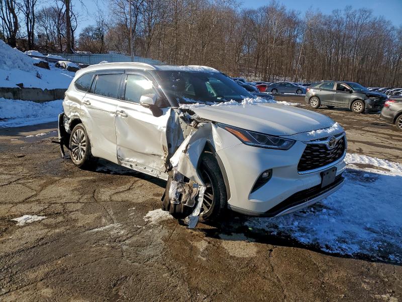 Фото 4 - TOYOTA HIGHLANDER