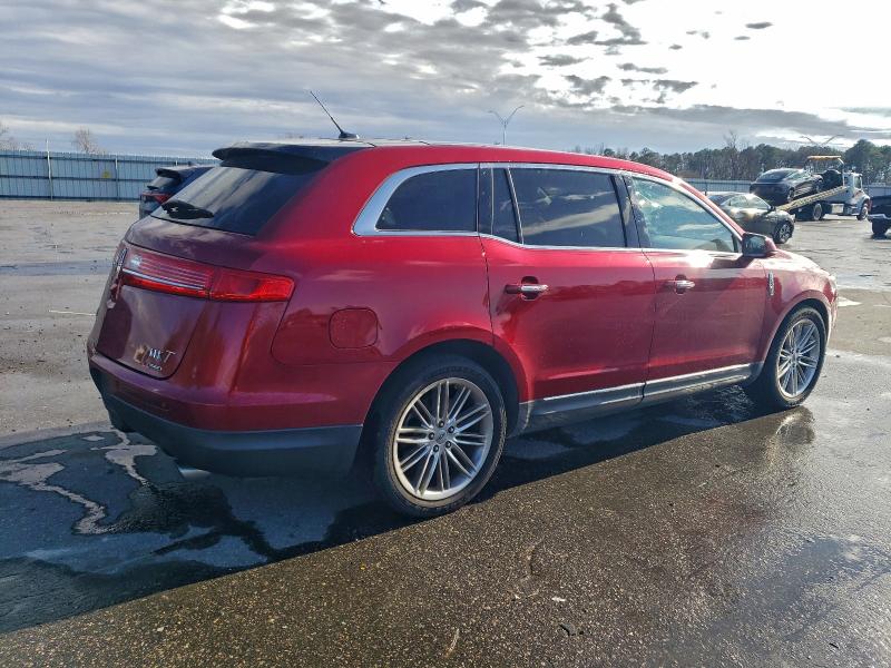 Фото 3 - LINCOLN MKT