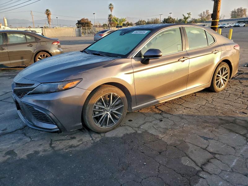 Фото 1 - TOYOTA CAMRY