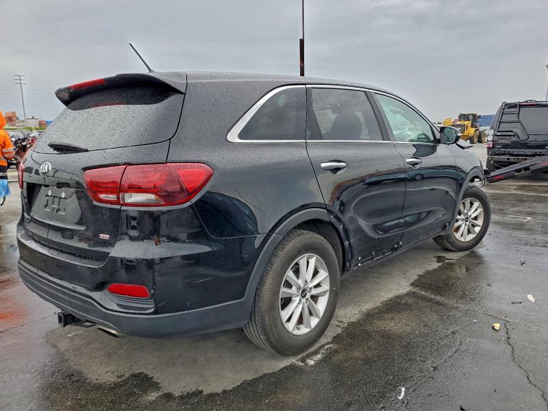 Фото 3 - KIA SORENTO