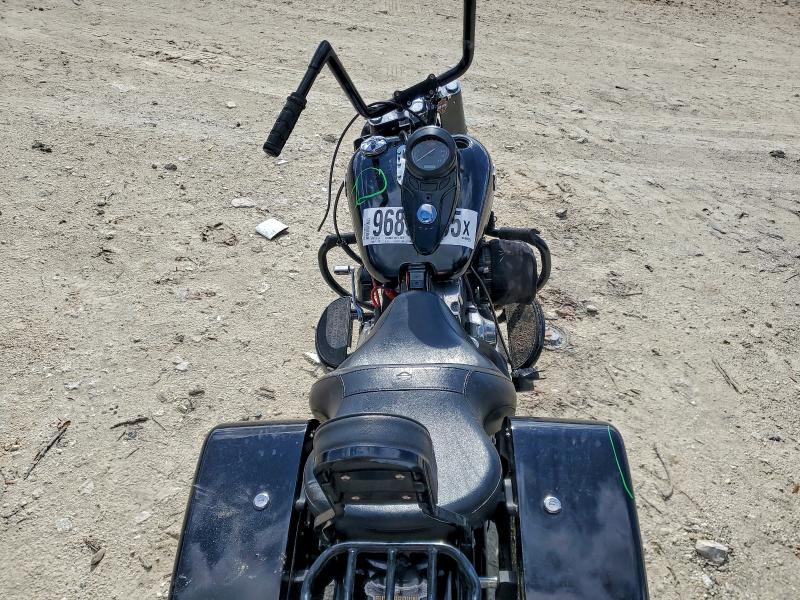 HARLEY-DAVIDSON FL 2017