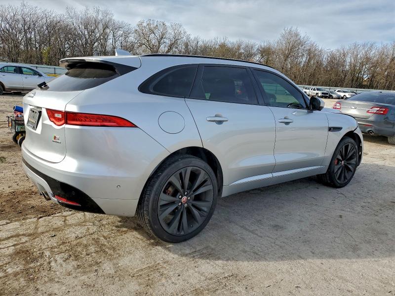 Фото 3 - JAGUAR F-PACE