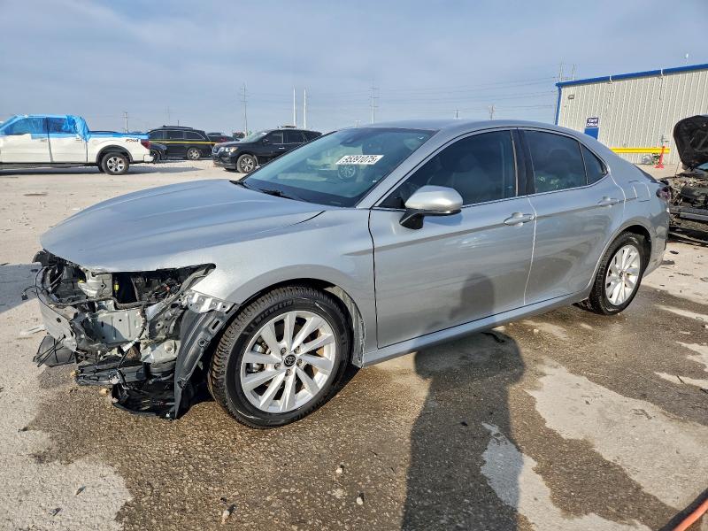 Фото 1 - TOYOTA CAMRY