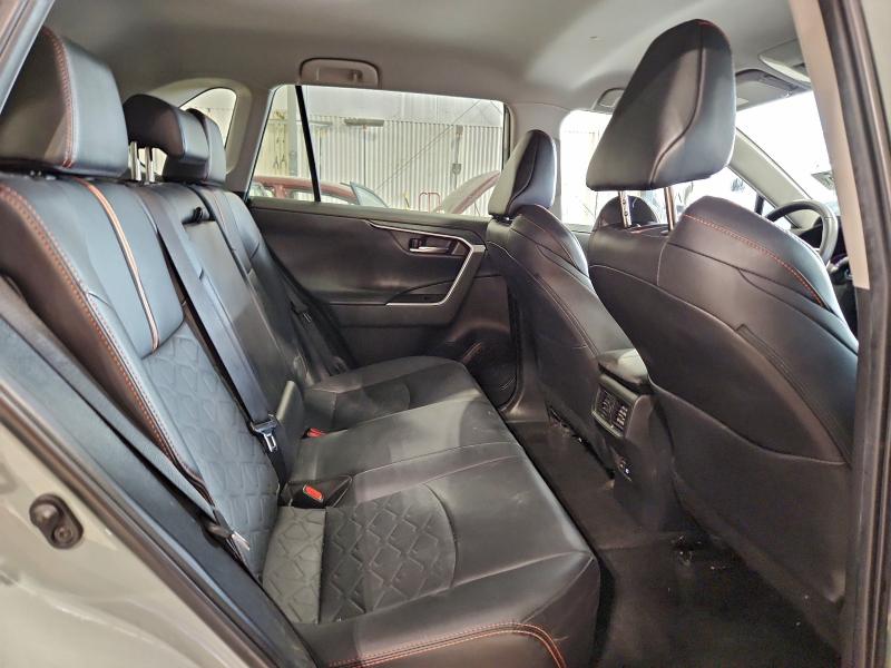 Фото 11 - TOYOTA RAV4