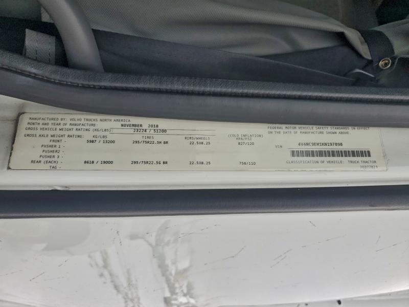 Фото 10 - VOLVO VN