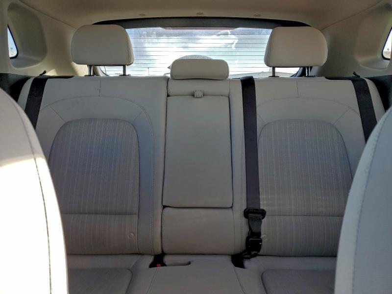 Фото 10 - HYUNDAI KONA