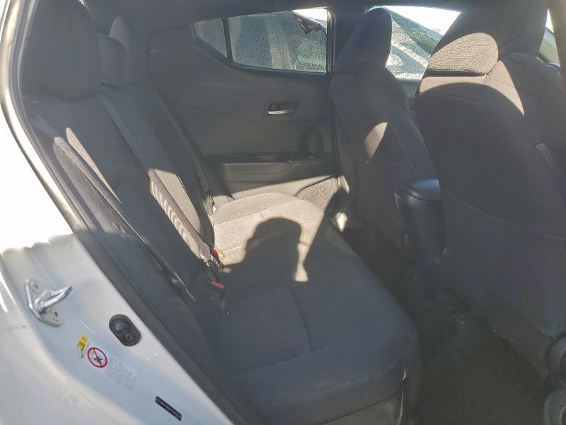 Фото 10 - TOYOTA C-HR