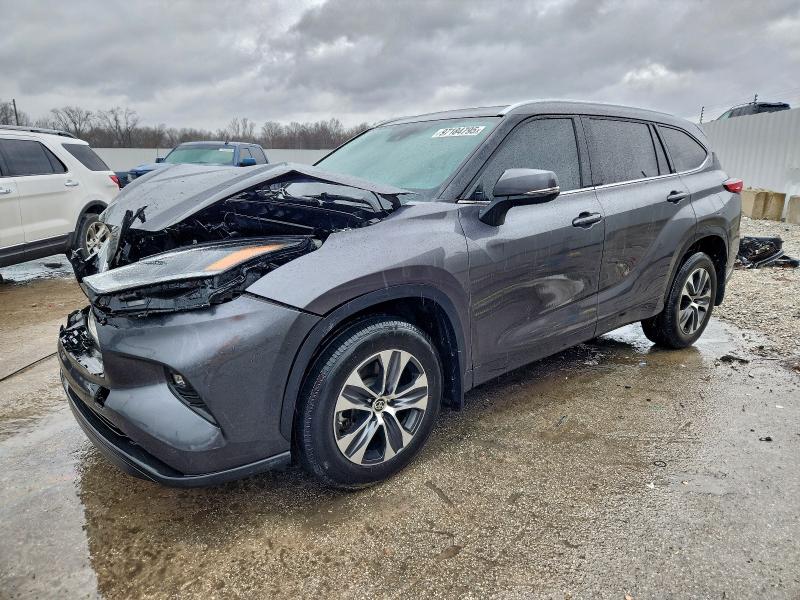 Фото 1 - TOYOTA HIGHLANDER