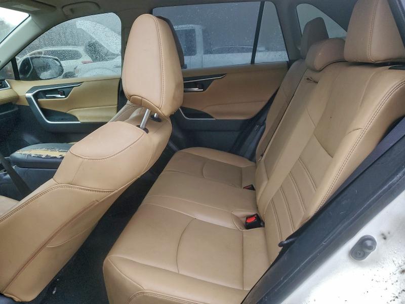 Фото 11 - TOYOTA RAV4