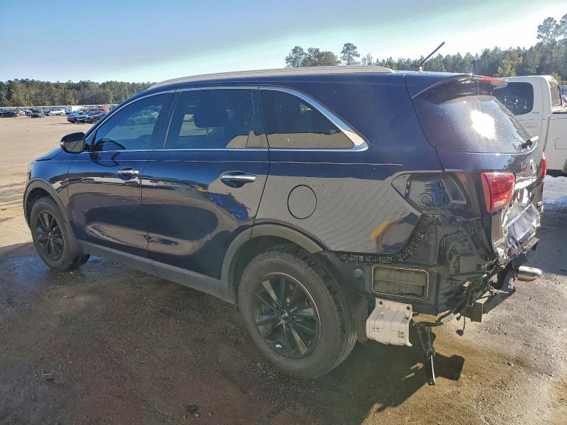 Фото 2 - KIA SORENTO