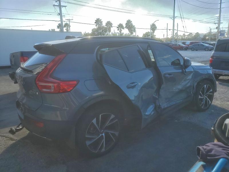 Фото 3 - VOLVO XC40