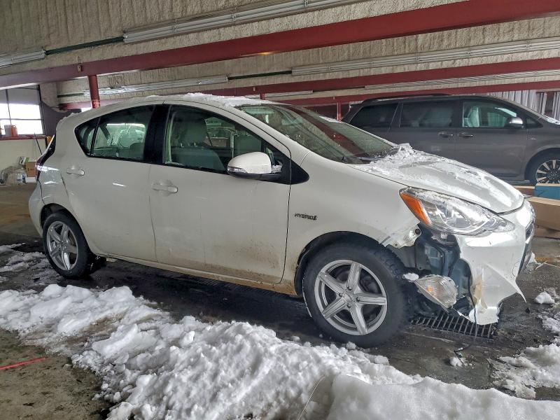 Фото 4 - TOYOTA PRIUS