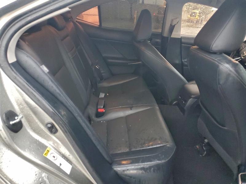 Фото 10 - LEXUS IS