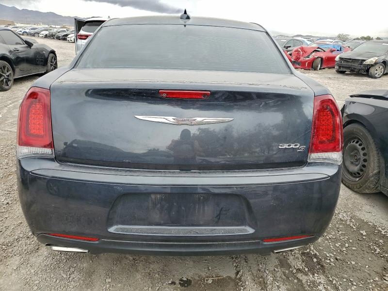 Фото 6 - CHRYSLER 300