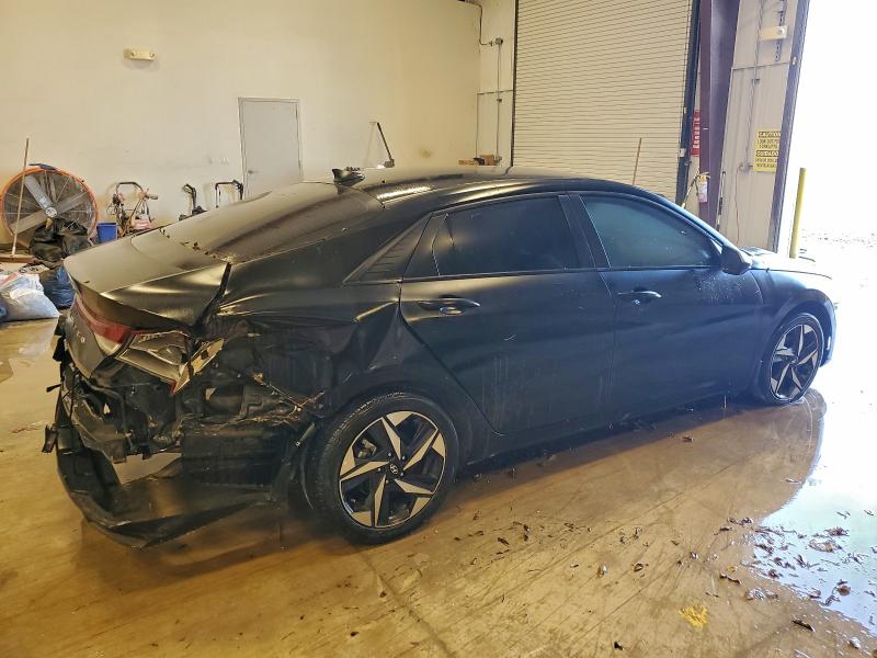 Фото 3 - HYUNDAI ELANTRA