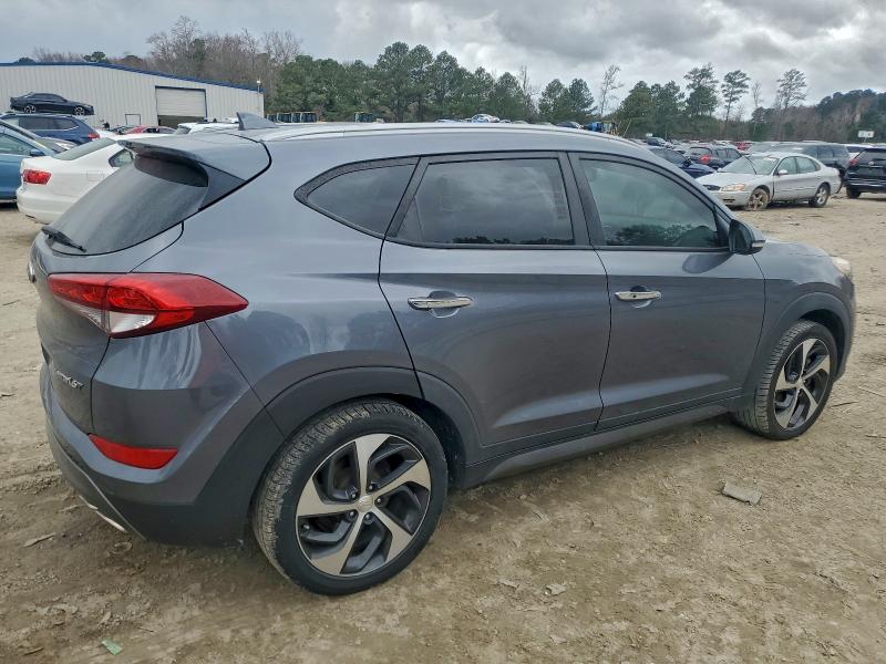 Фото 3 - HYUNDAI TUCSON