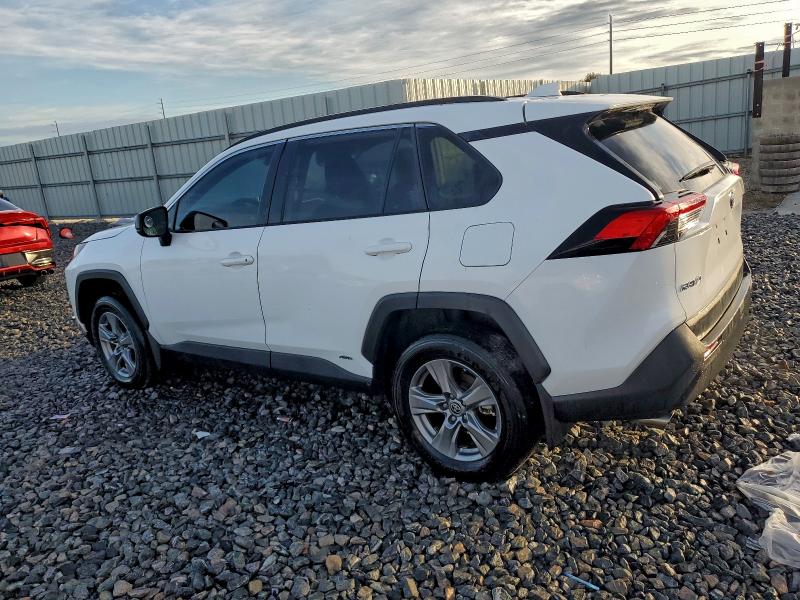 Фото 2 - TOYOTA RAV4