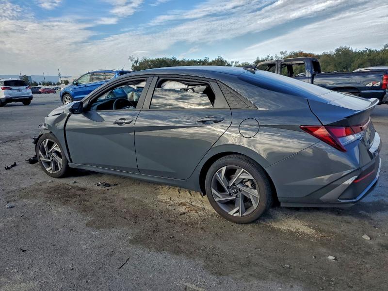 Фото 2 - HYUNDAI ELANTRA