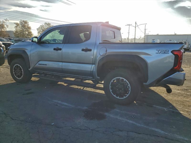 Фото 2 - TOYOTA TACOMA