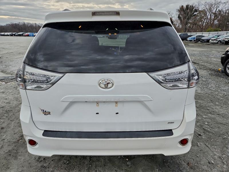 Фото 6 - TOYOTA SIENNA