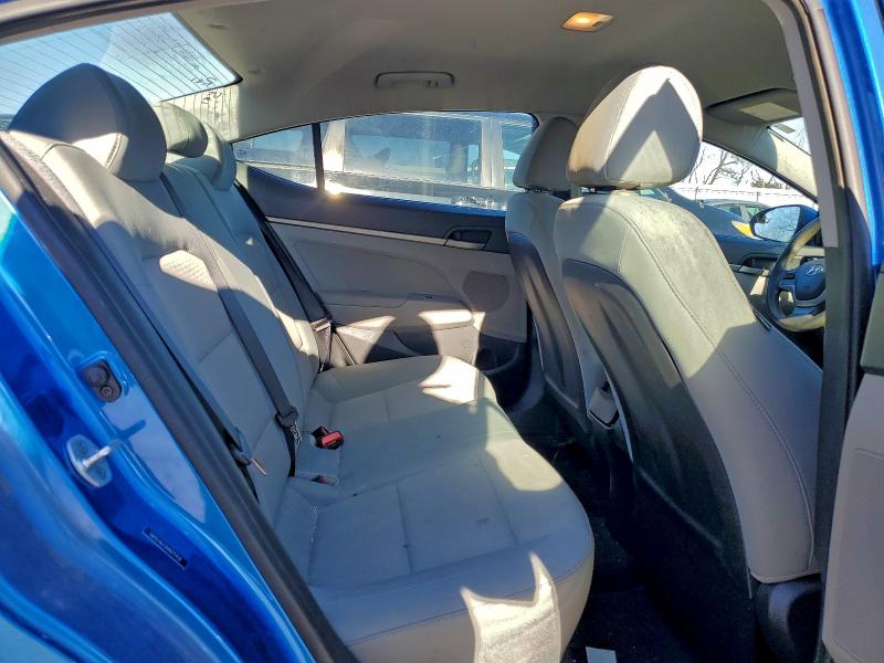 Фото 10 - HYUNDAI ELANTRA