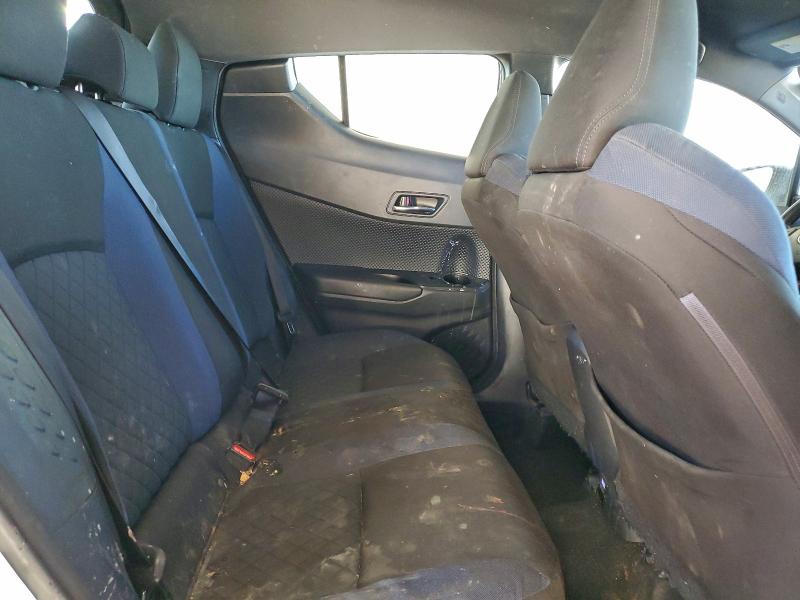 Фото 11 - TOYOTA C-HR