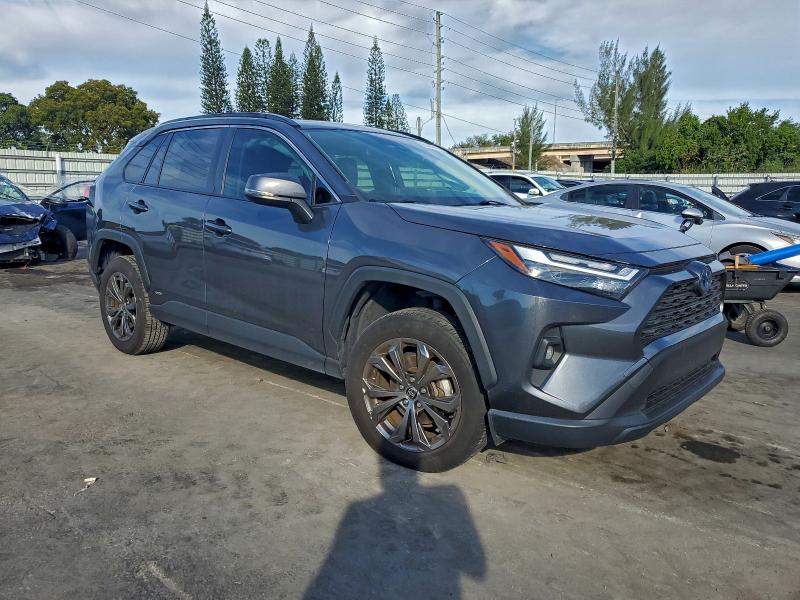 Фото 4 - TOYOTA RAV4