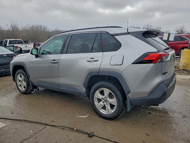 Фото 2 - TOYOTA RAV4