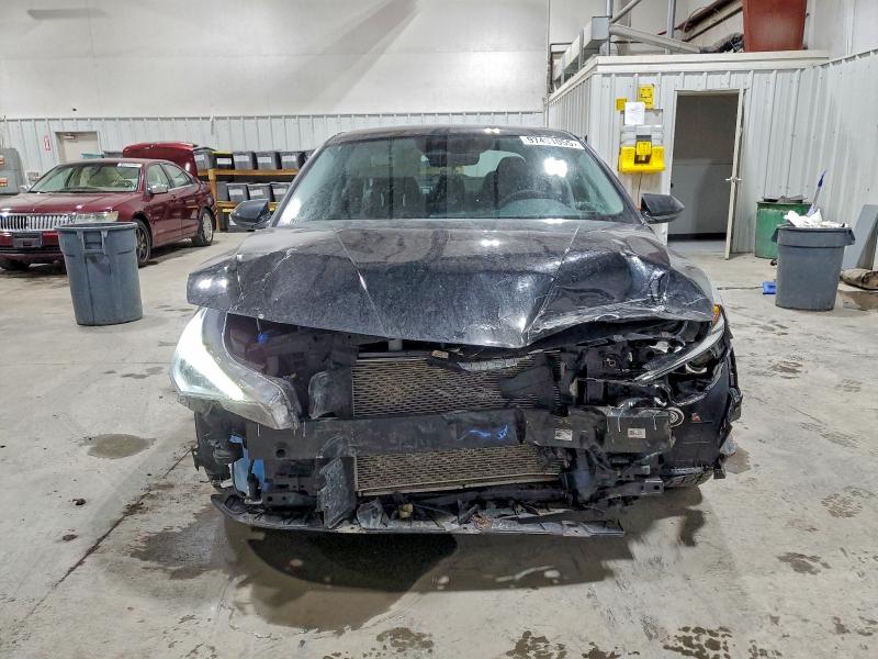 Фото 5 - HYUNDAI ELANTRA