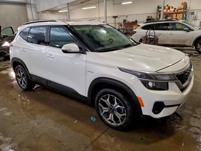 Фото 4 - KIA SELTOS