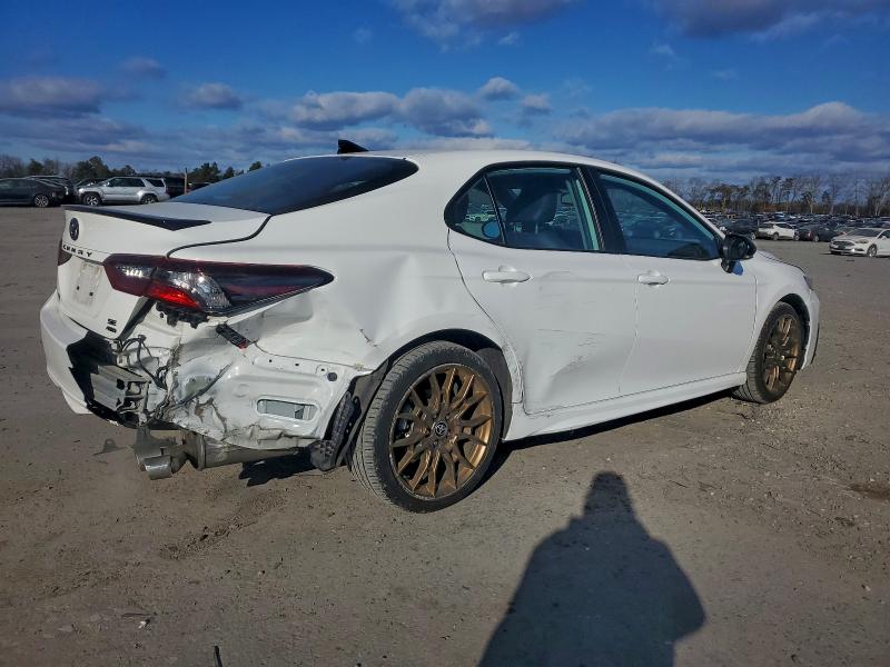 Фото 3 - TOYOTA CAMRY