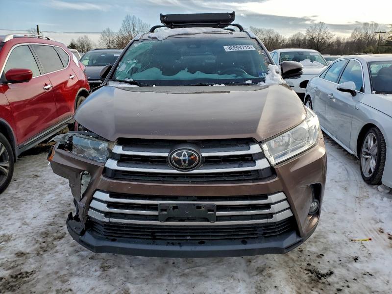 Фото 5 - TOYOTA HIGHLANDER