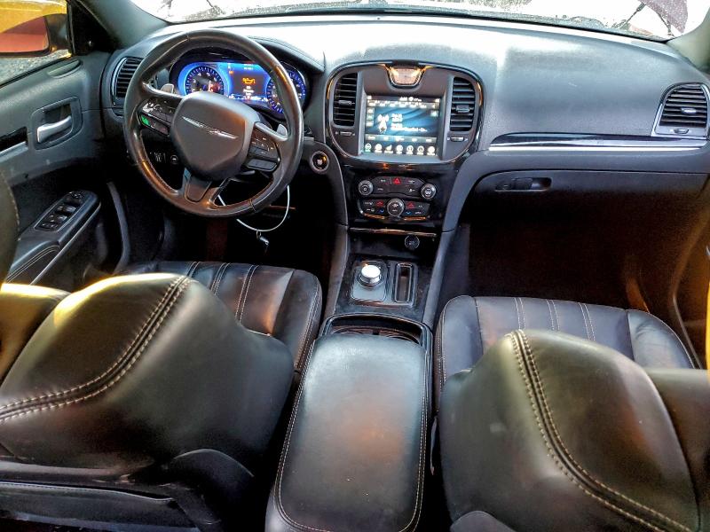 Фото 8 - CHRYSLER 300